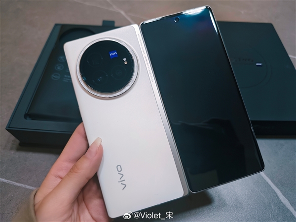 宋紫薇開(kāi)箱vivo X Fold3 Pro：被驚艷了一下