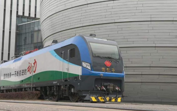 三大全球首創(chuàng)！新型智能重載電力機車下線：單臺機車運量達1200噸