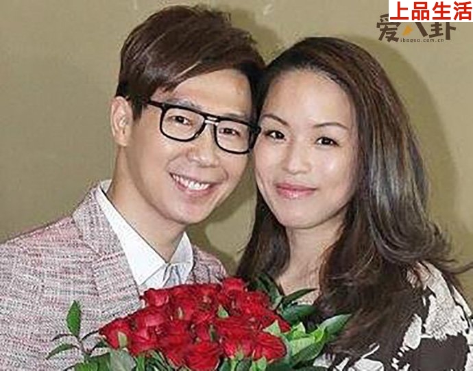 黃品冠與老婆Jennifer合影